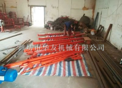 點(diǎn)擊查看詳細(xì)信息<br>標(biāo)題：華友機(jī)械直滑式吊運(yùn)機(jī)發(fā)貨現(xiàn)場 閱讀次數(shù)：7644